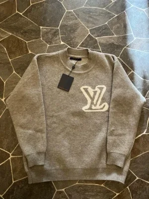 Grå Stickat Sweatshirt