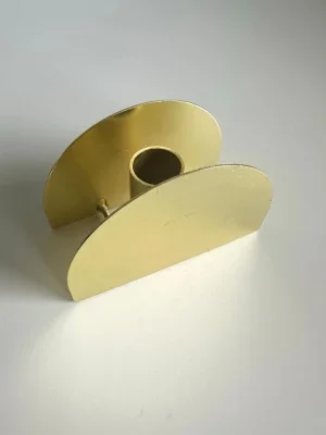 Modern ljusstake i mässing