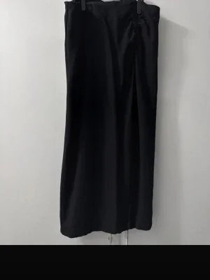 Svart midikjol med slits Small