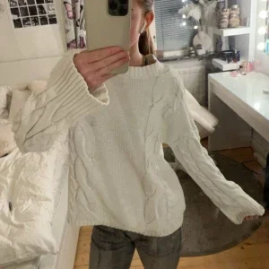 Söt vit tjocktröja