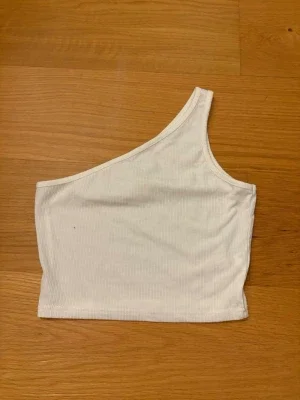 Vit one shoulder topp från SHEIN, storlek S