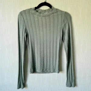 Ribbad grön långärmad tröja Gina Tricot