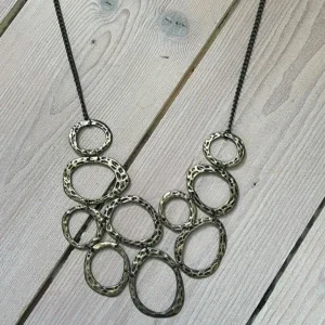 Halsband med stora ovala länkar i antikguld
