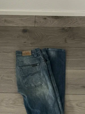 Blå jeans från Nudie Jeans