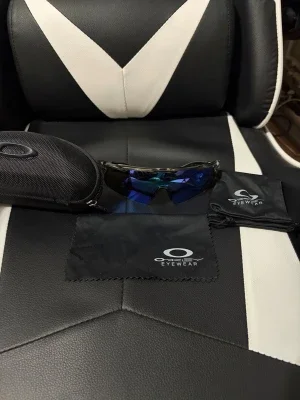 Oakley solglasögon