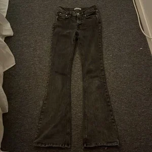 Svarta bootcut jeans från Perfect Jeans
