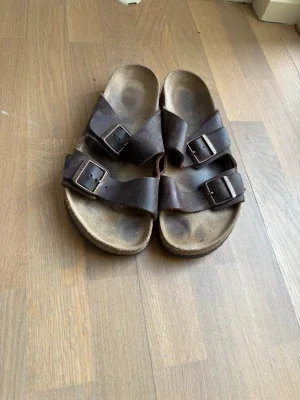 Bruna Birkenstock sandaler i läder