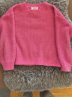 Rosa stickad tröja från H&M