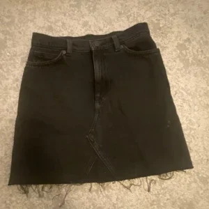 Svart jeanskjol