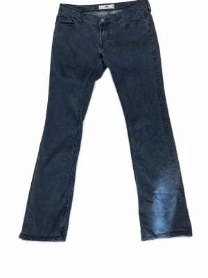 Utsvängda lågmidjade jeans