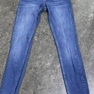 Blå skinny jeans från Perfect Jeans
