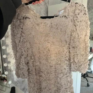Beige blus