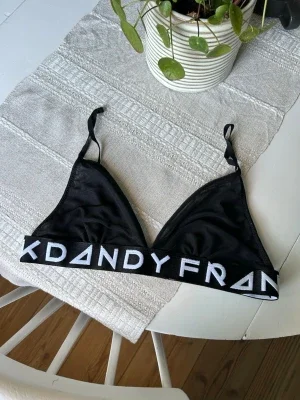 Svart bralette från Frank Dandy