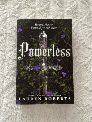 Powerless av Lauren Roberts