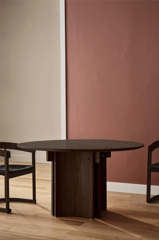 Jotex - Runt Matbord ø 130 Cm MDF - Ek Mörk ek KUNGSHOLMEN - Köp Matbord hos Jotex