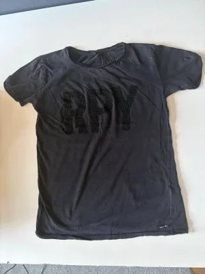 Svart T-shirt från Replay