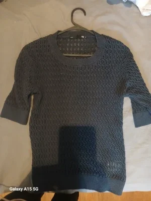 Mörkblå stickad tröja från 157