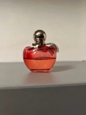Original !Nina Ricci röd äppelformad parfym