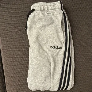 Adidas mjukisbyxor herr