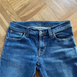 Blå skinny jeans från Nudie Jeans