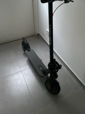 Elsparkcykel E-Wheels E2S V2 svart