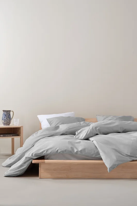 Jotex - Påslakanset Enkelsäng Set i 2 Delar: 1 Påslakan 150x210 Cm, 1 Örngott 50x60 Cm Ljusgrå BILL - Köp Enkelsäng hos Jotex