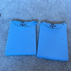 Blå t-shirts Tommy Hilfiger, stl 176