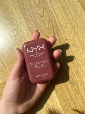 NYX buttermelt blush i rosabrun nyans