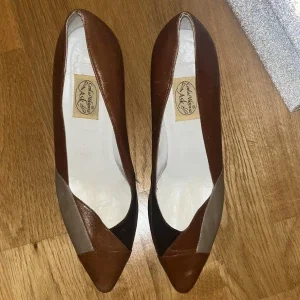 Vintage kitten heels