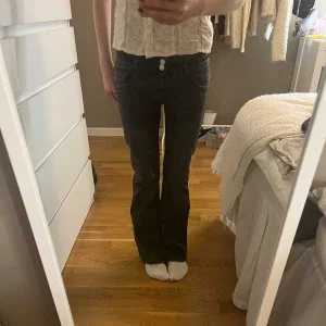 Low waist bootcut jeans