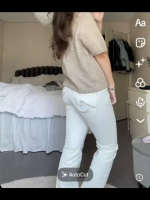 Vita bootcut jeans från Nelly