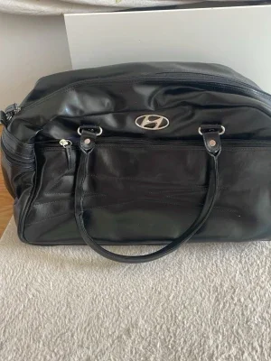 Svart weekendbag från Hyundai