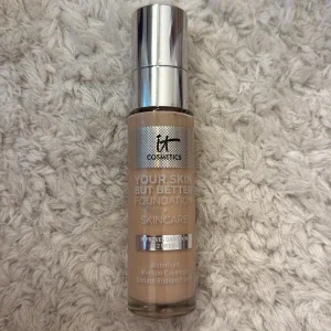 Your Skin But Better Foundation från IT Cosmetics