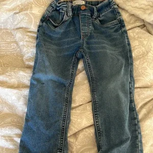 Blå jeansbyxor från Lindex barn