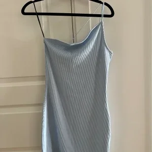 Ljusblå klänning