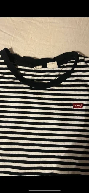 Levis t shirt