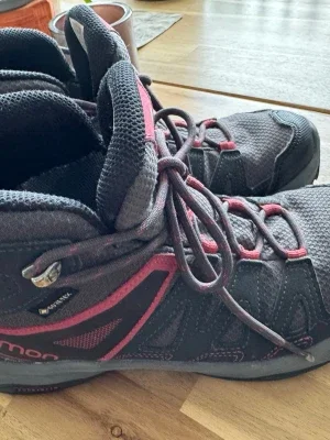 Salomon Gore-Tex kängor grå/rosa