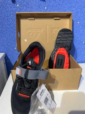 Adidas Five Ten cykelkängor svart/röd