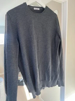 Mörkgrå stickad tröja Gran Sasso