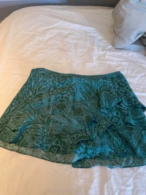 kjol med shorts inuti