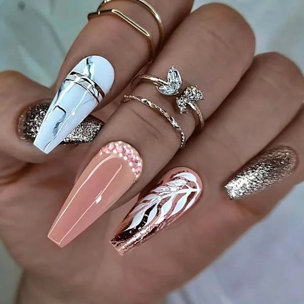 Ruusukultaiset glitter-tekokynnet, neliönmuotoiset, erikoispitkät ballerina-tekokynnet, valkoiset lehdet, marmorikuvioiset tekokynnet 
