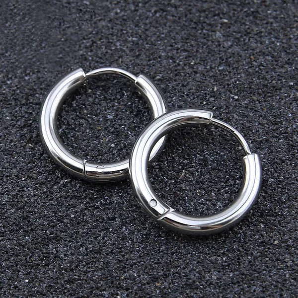 Unisex øreringe i rustfrit stål, bruskpiercinger, næseringe. Fås i sølv, guld og sort.
