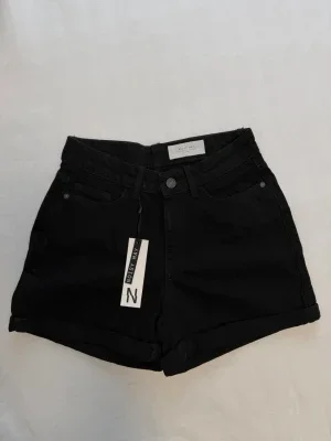Svarta jeans shorts Noisy May