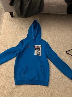 Blå hoodie Supply & Demand NYC i storlek S