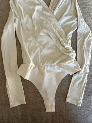 Bikbok Vit body Dam stl S