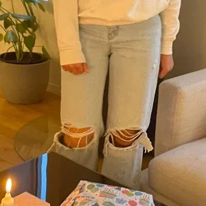 Högmidjade jeans med vida ben