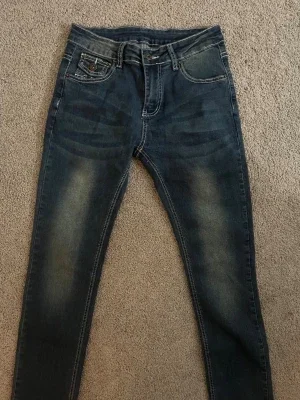 Mörkblå True Religion Jeans