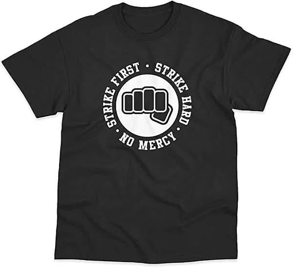 Postees Strike First Strike Hard No Mercy Inspirerad av Cobra Kai T-shirt