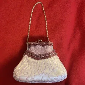 Lila festväska