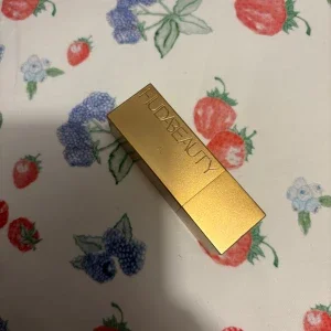 Läppstift från Huda Beauty